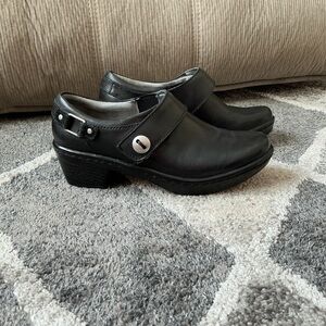 Klogs Black Leather buckle accent clogs
